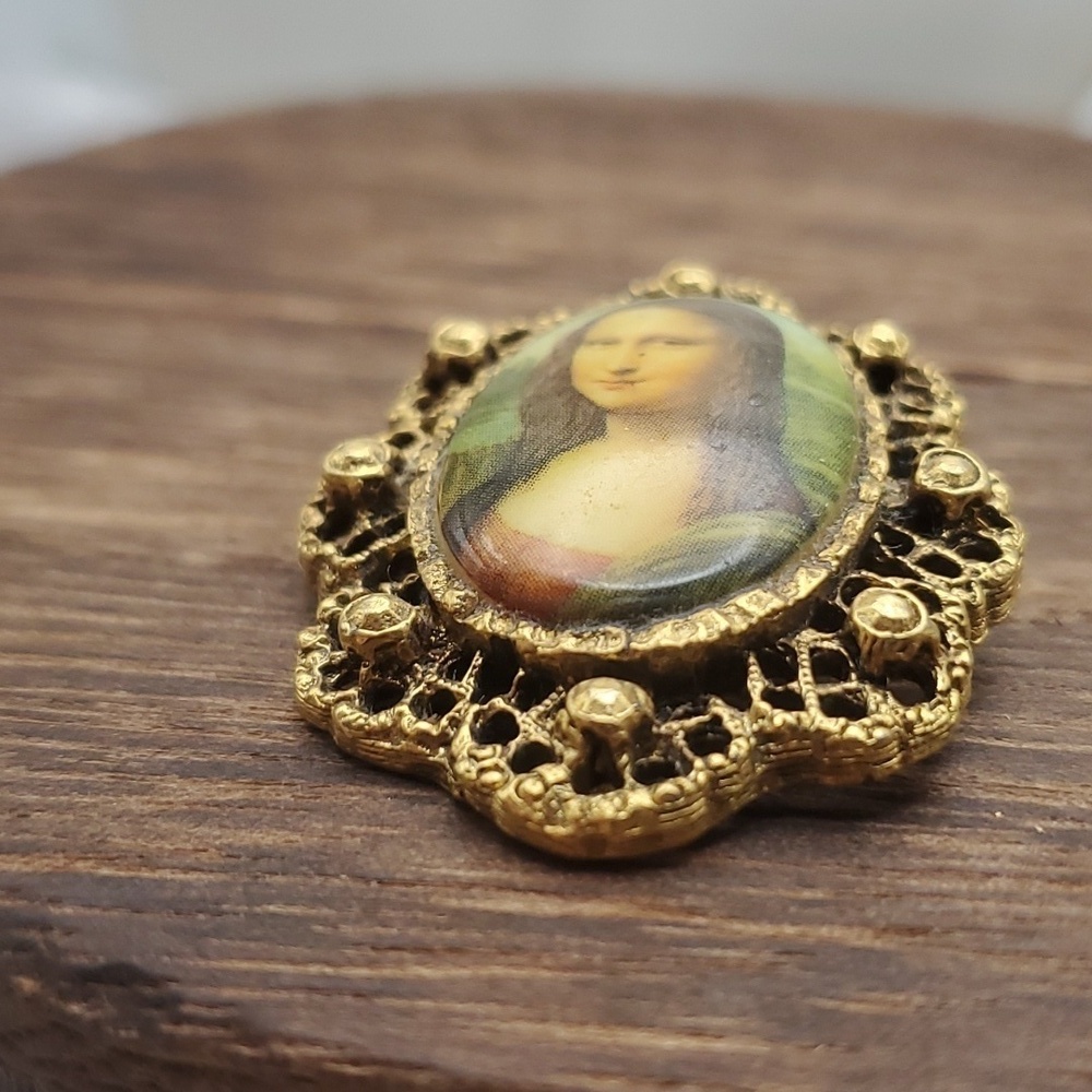 B638 antique Mona Lisa cameo brooch heirloom collectible fashion - Picture 2 of 7